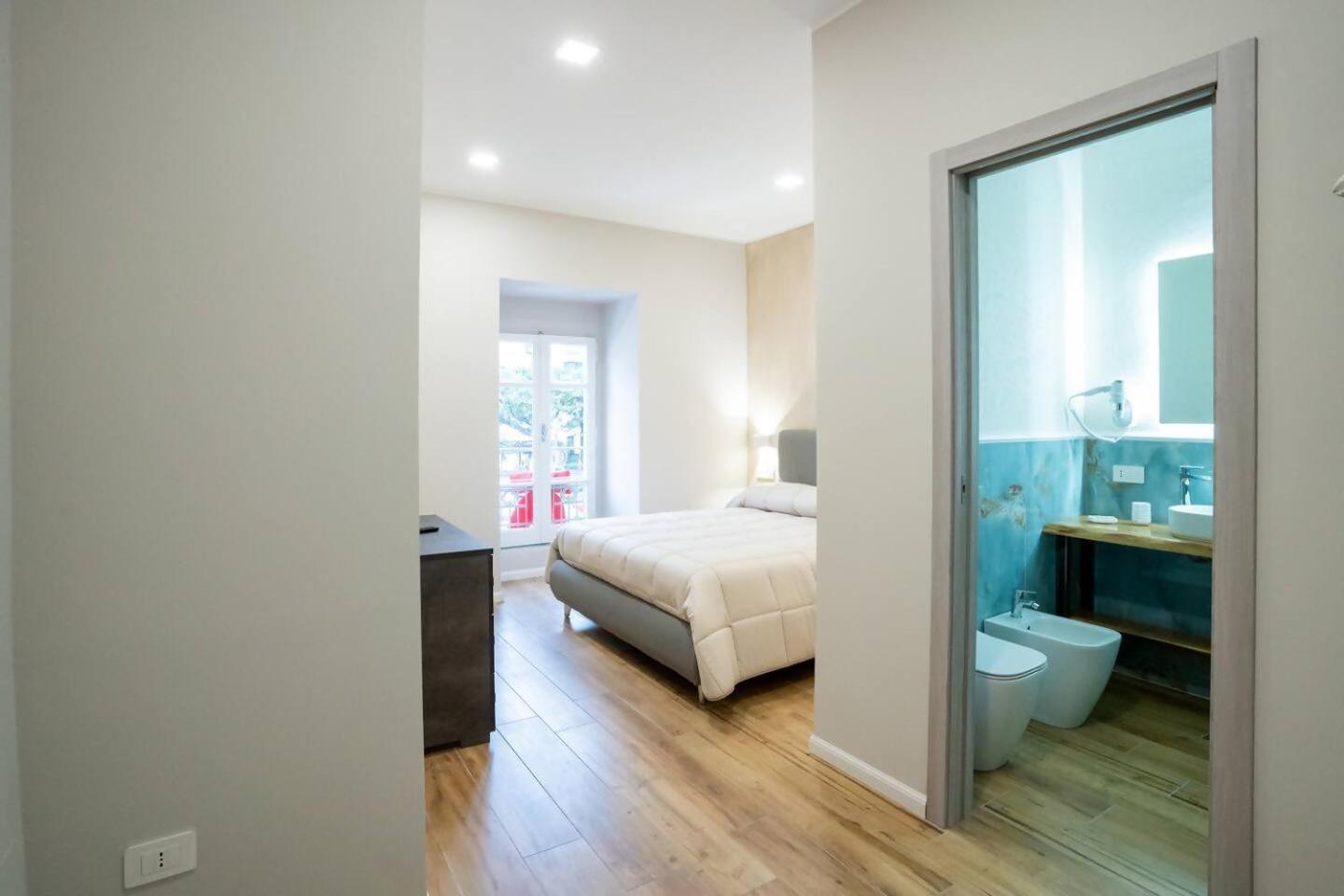 Blue Dream Suites Салерно Екстериор снимка