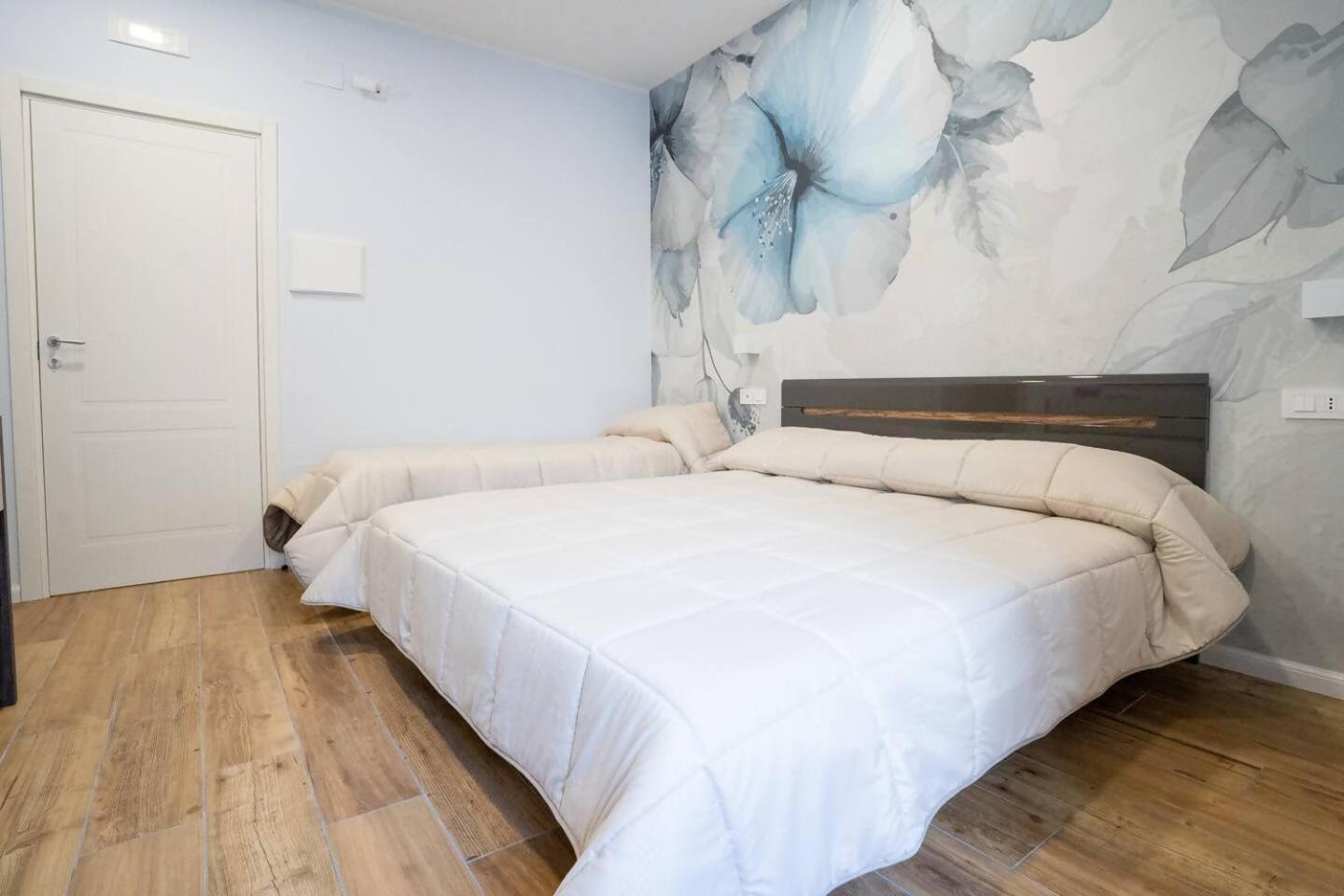 Blue Dream Suites Салерно Екстериор снимка